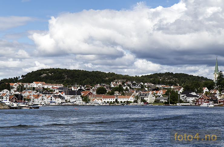 lillesand fra havet
